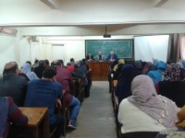 The faculty’s dean meets with the employees in the faculty